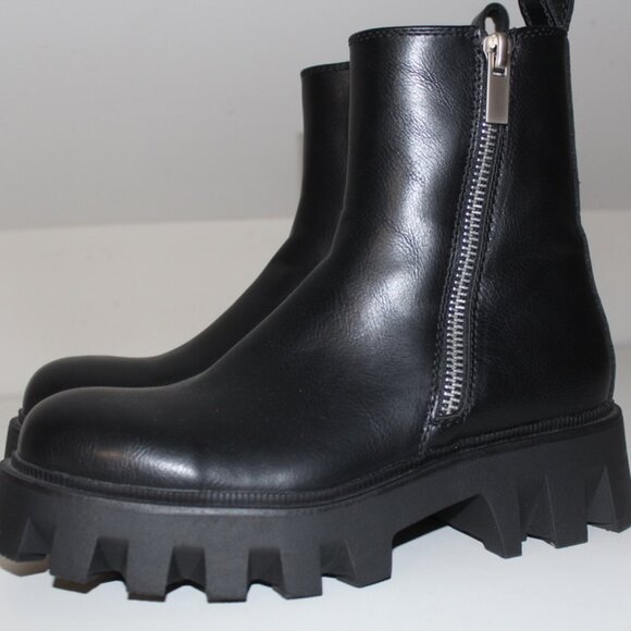 Zara Black Lug Sole Chunky Chelsea Boots Ankle Blogger Favorite EU 41 US 8 Moto - Picture 1 of 7